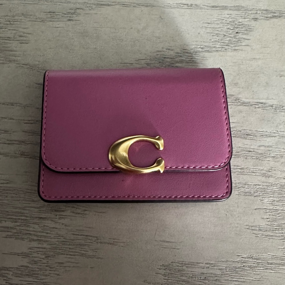 Excellent condition used twice coach bandit card case wallet